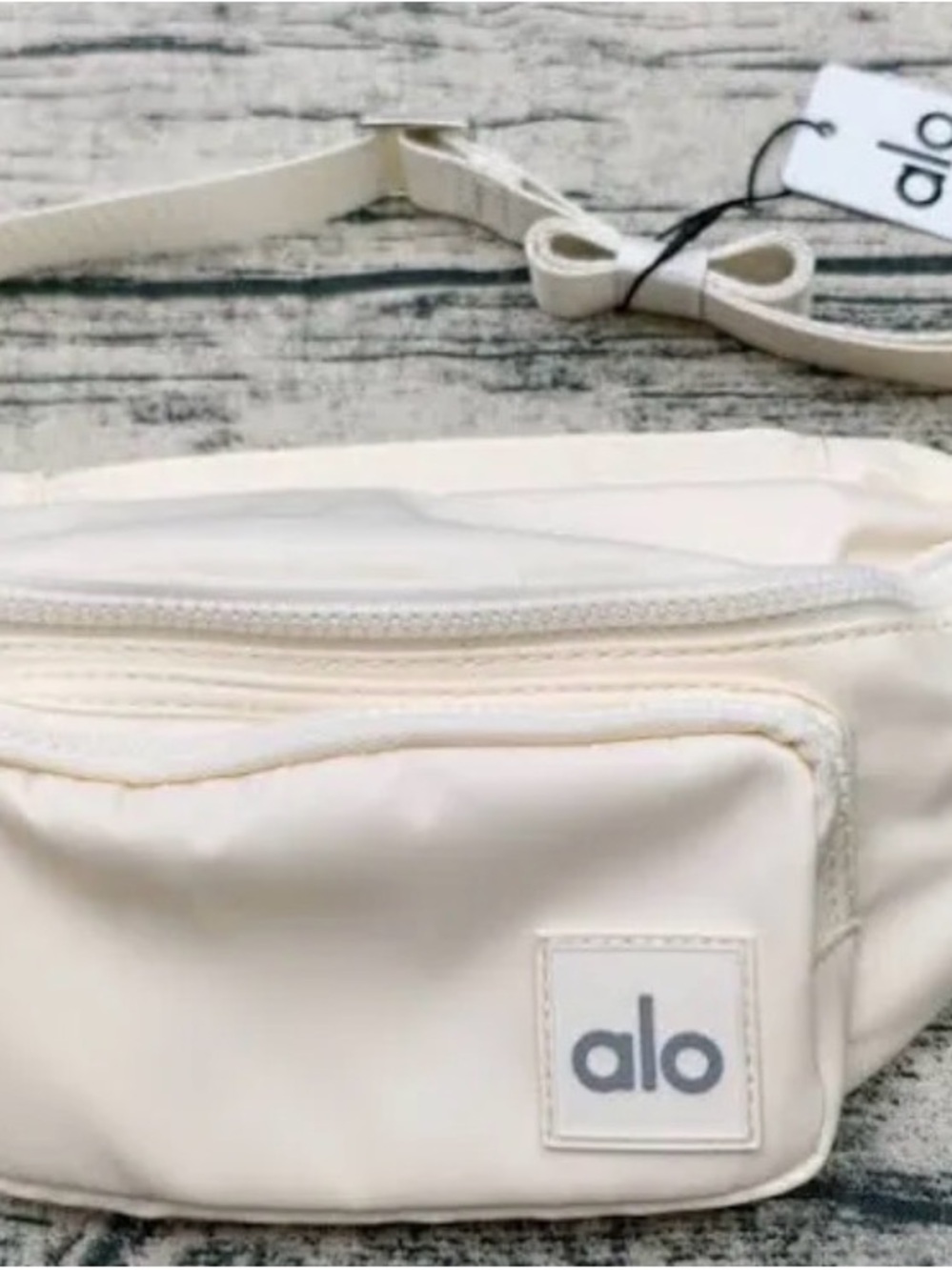 ALO Yoga Cream Belt Bag with Gray Logo NWT